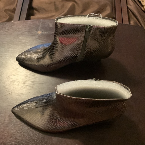 Torrid Size 10 4B PWTR Snake Kitten Heel Bootie - Picture 2 of 4